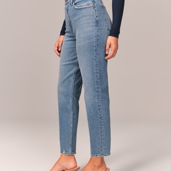 Abercrombie and Fitch, the Mom high-rise jeans straight leg size 27 - Picture 16 of 16